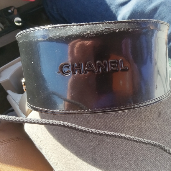 Chanel shield style sunglasses with Swarovski crystal accents - Picture 3 of 9
